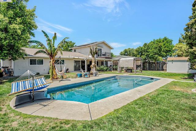 360 Calmace Dr, Dixon CA: https://media.crmls.org/mediaz/cec2c993-2165-4e51-8084-e6e1f020a313.jpg