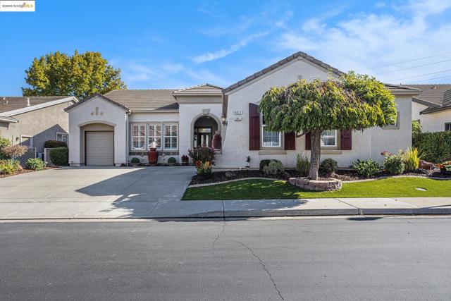 452 Tayberry Ln, Brentwood CA: https://media.crmls.org/mediaz/cec2d325-4c5a-4bf7-ac7b-7ae3c2f8e53c.jpg