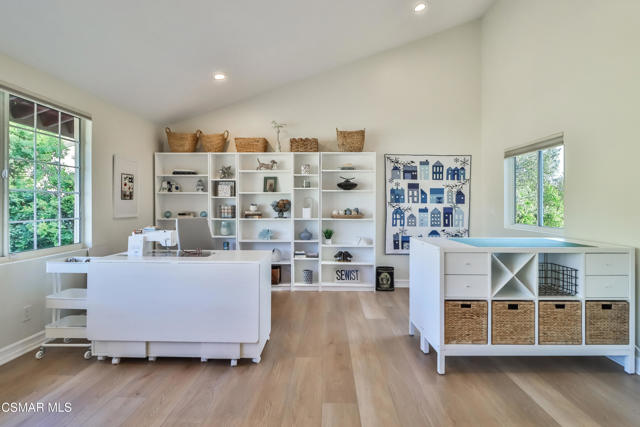 2328 Otono Circle, Thousand Oaks CA: https://media.crmls.org/mediaz/cec309a0-e530-440e-8769-f11e4dc6e131.jpg