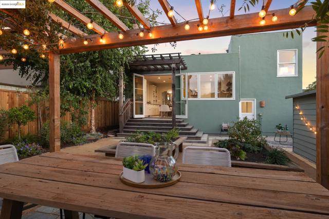 1511 Rose St, Berkeley CA: https://media.crmls.org/mediaz/cec309ba-5a95-4e21-ae43-8c815b559823.jpg