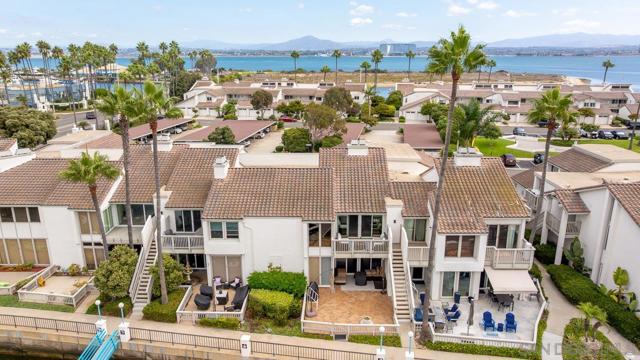 94 Kingston Ct W, Coronado CA: https://media.crmls.org/mediaz/cec33004-5d4d-4353-8af1-b9fd22792a82.jpg