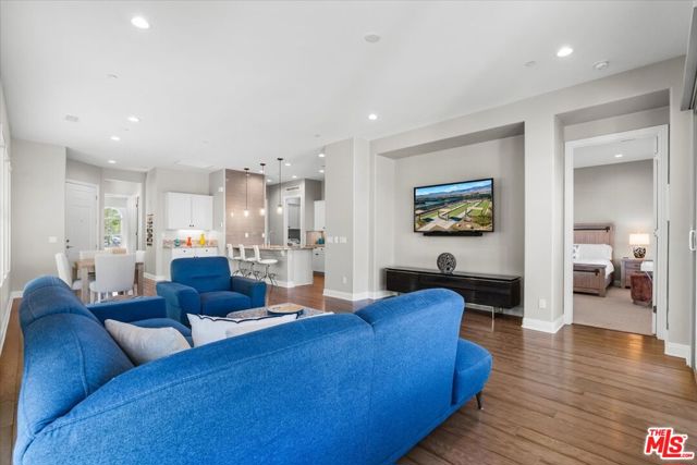 86 Burgundy, Rancho Mirage CA: https://media.crmls.org/mediaz/cec36e9c-f27e-4d0e-9713-36dd5603fd5c.jpg