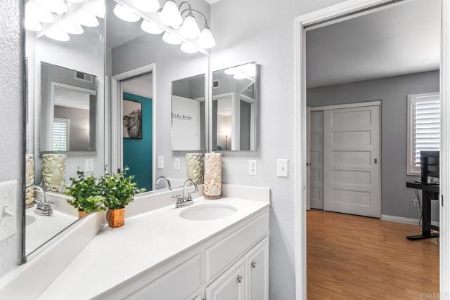 4610 Los Alamos Way, Oceanside CA: https://media.crmls.org/mediaz/cec3dda8-06f8-4050-aa92-7c781bd48cf3.jpg
