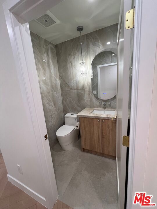 https://media.crmls.org/mediaz/cec41c72-fde5-455c-bbe8-d56b4990930e.jpg?preset=X-Large