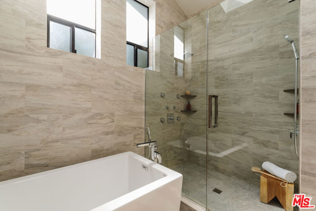 4 Buckboard Lane, Rolling Hills CA: https://media.crmls.org/mediaz/cec4b45e-1c6f-46ef-bd30-7a9cca242217.jpg