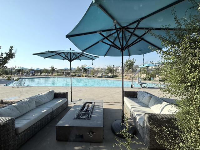 27983 Moosa Creek Way, Valley Center CA: https://media.crmls.org/mediaz/cec4cad1-e8d4-4d6a-908c-ec5fb3503f23.jpg