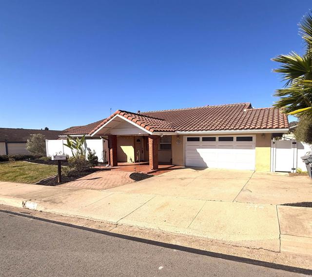 Detail Gallery Image 2 of 24 For 1554 W Country Club Ln, Escondido,  CA 92026 - 3 Beds | 2 Baths