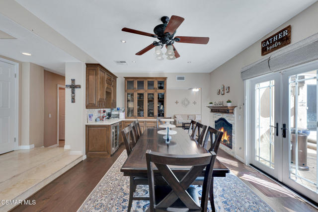 4542 Skidmore Court, Moorpark CA: https://media.crmls.org/mediaz/cec6559e-2be2-4647-8fea-247604deed98.jpg