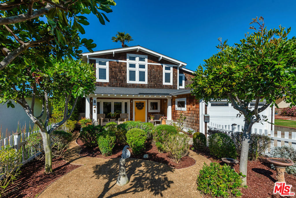 821 Hillcrest Street