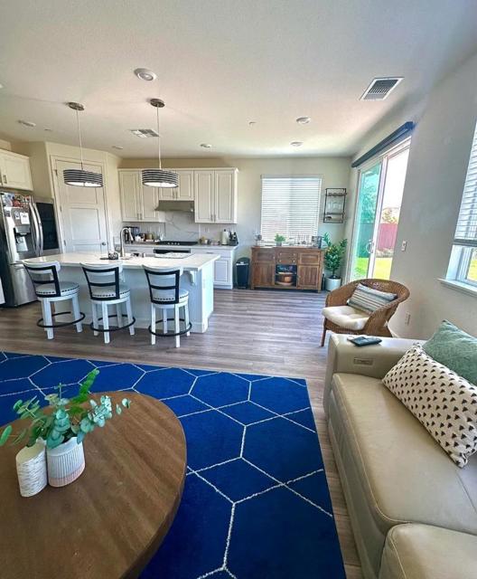 688 Sacramento Way, Hollister CA: https://media.crmls.org/mediaz/cec7406d-5e55-440f-9794-85c1238beee4.jpg
