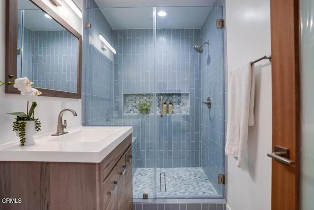 Detail Gallery Image 17 of 25 For 2609 E Chevy Chase Dr, Glendale,  CA 91206 - 3 Beds | 2 Baths