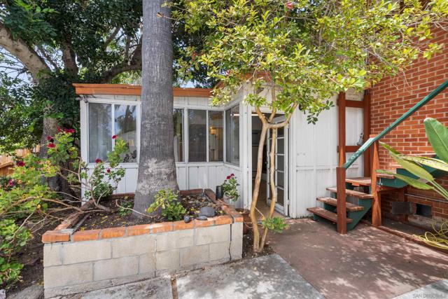 719 Marsolan Ave, Solana Beach CA: https://media.crmls.org/mediaz/cec7fc82-3b1f-4ec3-b9da-25d33b8ec999.jpg