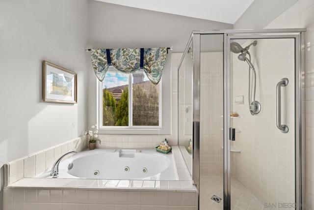 3231 Canyon View Dr, Oceanside CA: https://media.crmls.org/mediaz/cec847cf-3c5e-4bd3-aa85-deb314932561.jpg