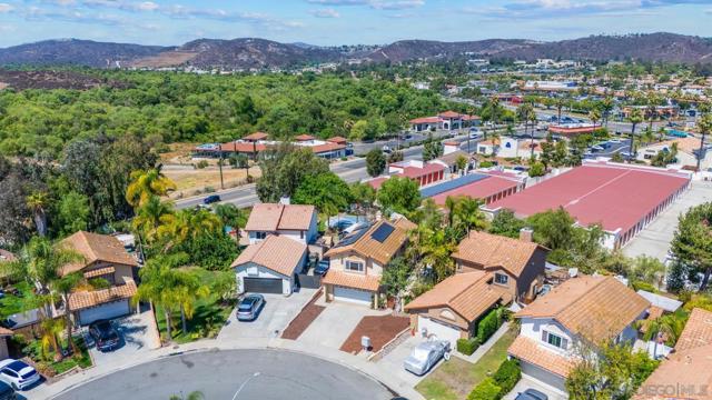 2492 Royal Saint James Dr, El Cajon CA: https://media.crmls.org/mediaz/cec8d501-a709-4a3d-a05f-54c99e91ae0d.jpg