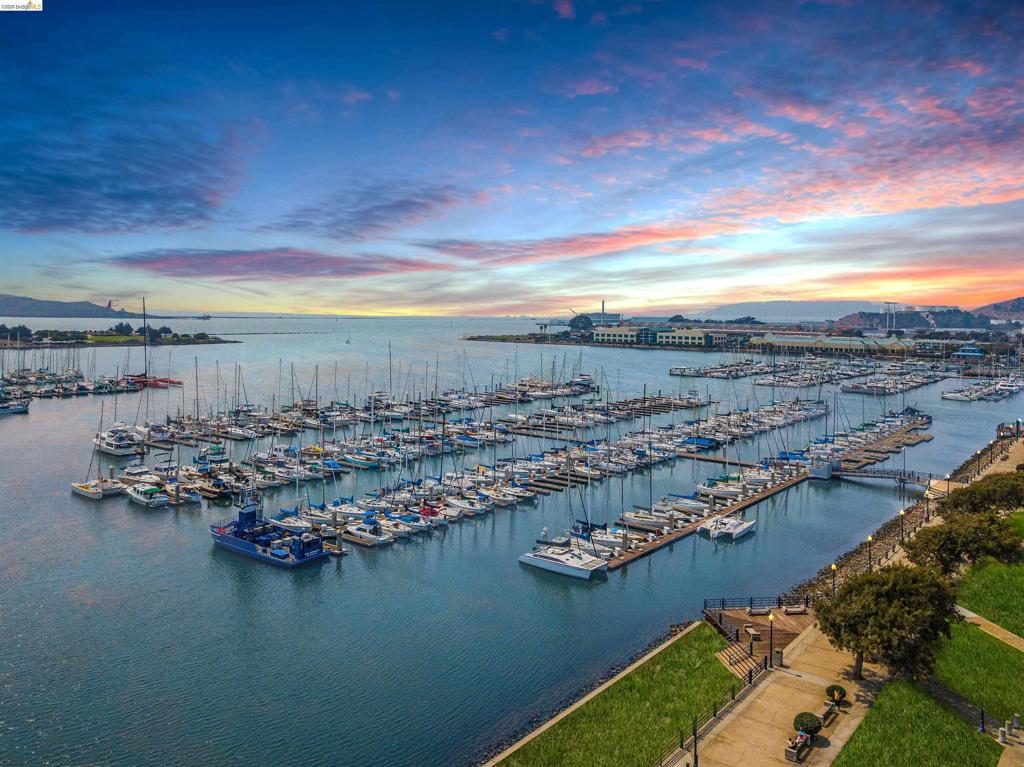 195 Bayside Ct