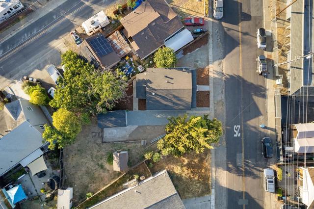 1385 Palm Ave, Martinez CA: https://media.crmls.org/mediaz/cec910fe-d1eb-403b-9897-bf92cbf2b137.jpg
