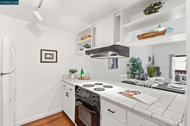 879 Camelback Pl, Pleasant Hill CA: https://media.crmls.org/mediaz/cec921c0-c0bf-46a6-a74e-a9c67124306c.jpg