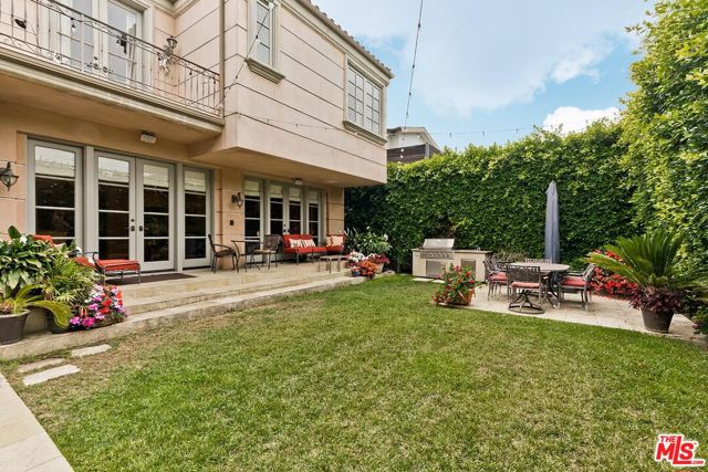9355 Kirkside Road, Los Angeles CA: https://media.crmls.org/mediaz/cec9f1a1-6ad2-4e73-acc5-0584299699e0.jpg