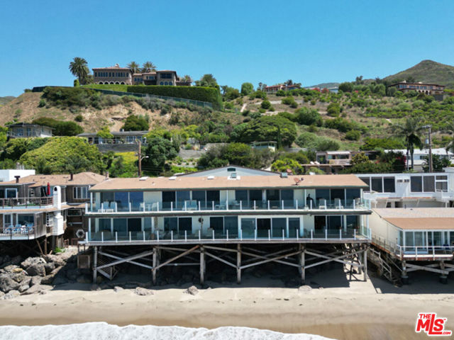 25200 Malibu Road, Malibu CA: https://media.crmls.org/mediaz/cecb0828-0862-48ce-91e4-a0f8b9eee02f.jpg