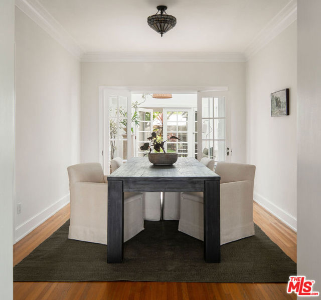 1402 N Benton Way, Los Angeles CA: https://media.crmls.org/mediaz/cecb1c1a-6b89-4301-bb3f-4528a3ea6278.jpg