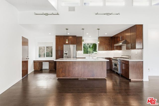 3476 Troy Drive, Los Angeles CA: https://media.crmls.org/mediaz/cecb453f-efae-4258-b3c5-ac01892f9823.jpg