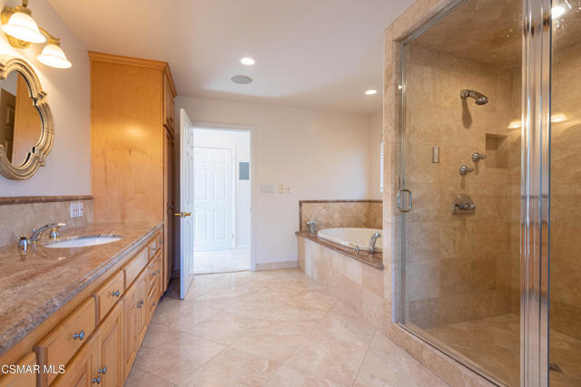 4539 Mammoth Avenue, Sherman Oaks CA: https://media.crmls.org/mediaz/cecb948e-92fc-4821-9998-45631c712074.jpg