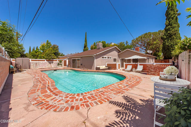 3268 Hilldale Avenue, Simi Valley CA: https://media.crmls.org/mediaz/cecbb971-9c5b-421e-ae3b-54f58fbde90b.jpg