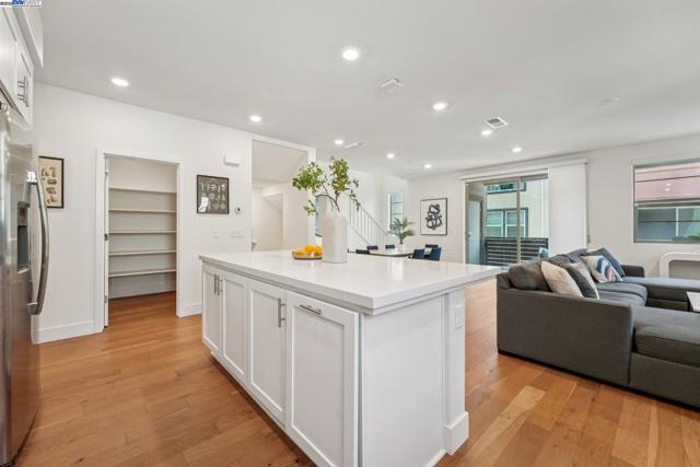 5860 Midnight Place, Dublin CA: https://media.crmls.org/mediaz/cecbdb3d-4bfa-4759-a08b-ef327bf9baff.jpg
