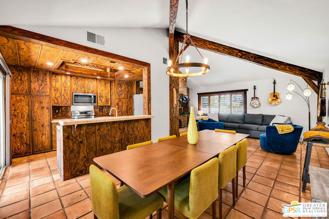 525 W Sunshine Circle, Palm Springs, CA 92264