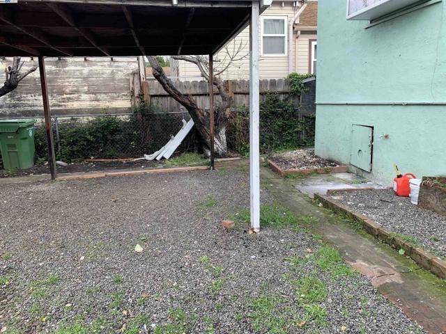 1933 103rd. Ave., Oakland CA: https://media.crmls.org/mediaz/ceccd4cd-01d8-45bc-91b6-407e9ccb2a31.jpg