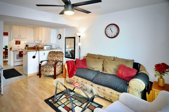 10373 Caminito Banyon, San Diego CA: https://media.crmls.org/mediaz/cecd3c03-23dc-4673-a929-8c2f45e33fe3.jpg