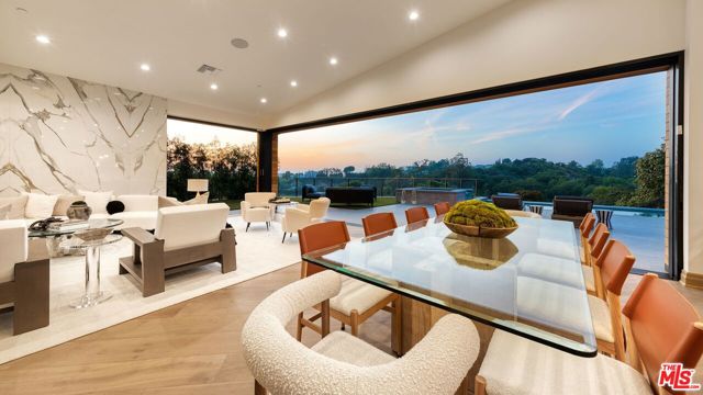 9153 Janice Place, Beverly Hills CA: https://media.crmls.org/mediaz/cecda2c7-35f1-4e20-b964-7d7f37597995.jpg