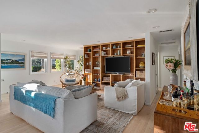 626 Pacific Street, Santa Monica CA: https://media.crmls.org/mediaz/cece2dbc-30c1-4429-8687-6781c54a3ee1.jpg