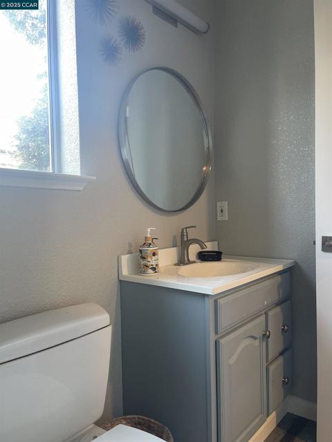 1011 Amanda Cir, Brentwood CA: https://media.crmls.org/mediaz/cecf33b7-14bd-4c8b-bdbd-1280983d7a10.jpg