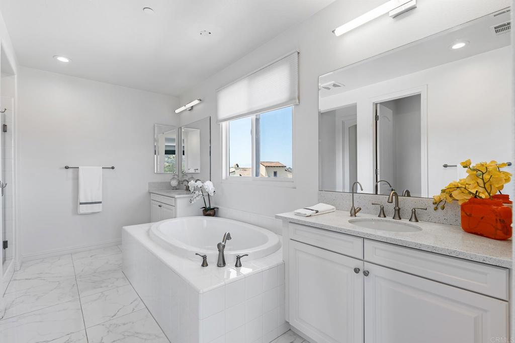https://media.crmls.org/mediaz/cecf9511-352a-46c4-ab28-8ec520a0ba2d.jpg?preset=X-Large