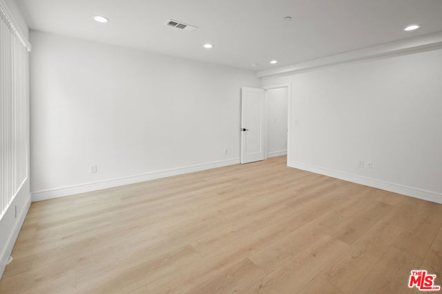 2700 Fletcher Drive, Los Angeles CA: https://media.crmls.org/mediaz/cecfaa61-af35-4656-be46-b953a56beddf.jpg