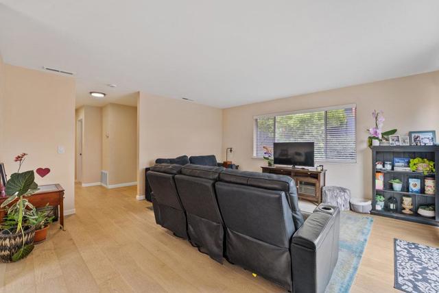 816 Via Tornasol, Aptos CA: https://media.crmls.org/mediaz/ced008cc-2b19-416c-8cac-6378c7353ccf.jpg
