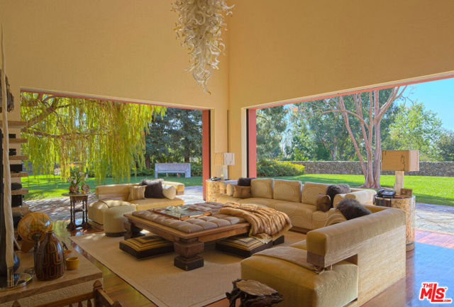 470 Layton Way, Los Angeles CA: https://media.crmls.org/mediaz/ced0ed3b-f3a1-4858-95ab-967227490c81.jpg