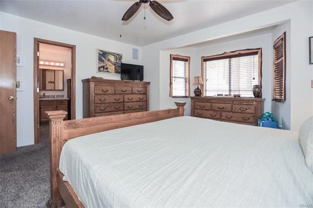 2324 Manzanita Lane, Big Bear CA: https://media.crmls.org/mediaz/ced0f512-536b-4e7e-bf21-dcbffcae6307.jpg