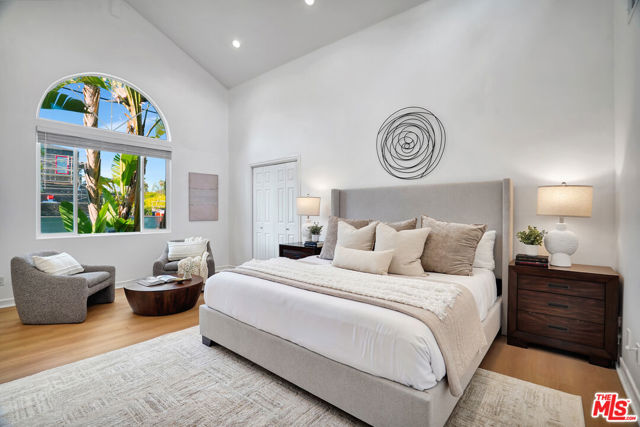 4476 Calhoun Avenue, Sherman Oaks CA: https://media.crmls.org/mediaz/ced0fe8f-49a4-4e6f-9c7c-9af2cbdb4231.jpg