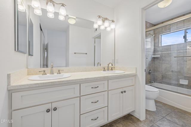 27722 Buckskin Drive, Castaic CA: https://media.crmls.org/mediaz/ced130dd-27f2-4f0e-adbd-148637a73df9.jpg