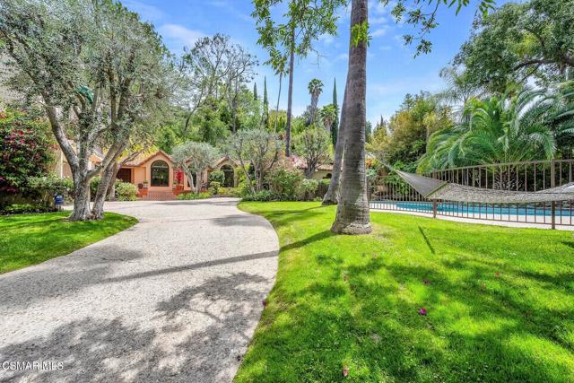 4456 Hayvenhurst Avenue, Encino CA: https://media.crmls.org/mediaz/ced138df-1edc-402d-92ce-52e9c70fe86b.jpg