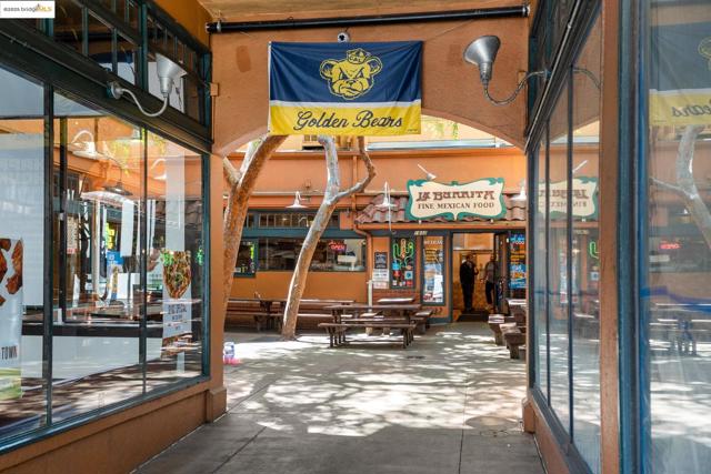 1730 Highland Pl, Berkeley CA: https://media.crmls.org/mediaz/ced15060-15c8-4bde-823b-0ef5480902b7.jpg