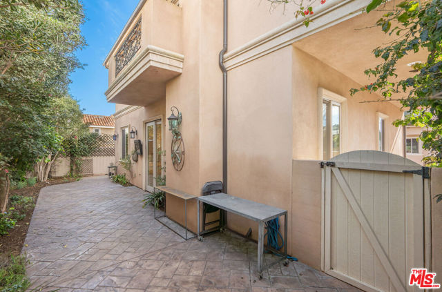 2005 Robinson Street, Redondo Beach, California 90278, 4 Bedrooms Bedrooms, ,3 BathroomsBathrooms,Residential,For Sale,Robinson,26638819