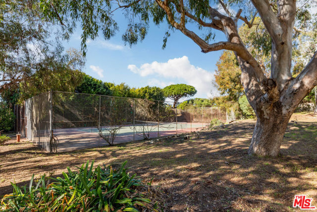 2109 Rosita Place, Palos Verdes Estates CA: https://media.crmls.org/mediaz/ced1d1e3-f20a-4cfb-8483-a0e4ac5112fe.jpg