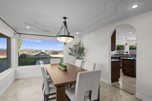 213 Via Palacio, Encinitas CA: https://media.crmls.org/mediaz/ced1ee80-9efd-407a-92ea-c791c42a3d09.jpg