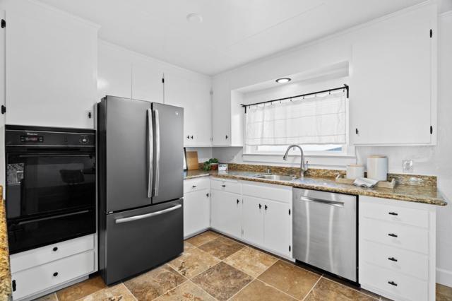 1200 El Centro Avenue, Oakland CA: https://media.crmls.org/mediaz/ced23211-fb41-4942-8a31-6e5c2668c3fe.jpg