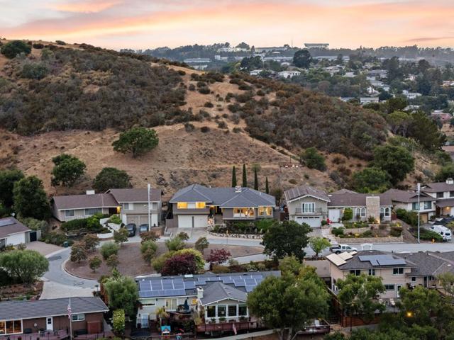 942 Viewridge Drive, San Mateo CA: https://media.crmls.org/mediaz/ced2969a-30dc-4c50-a515-905c275b277a.jpg