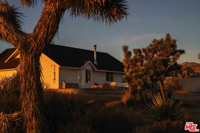 50950 Burns Canyon Road, Pioneertown CA: https://media.crmls.org/mediaz/ced2a03d-3f71-4524-821d-aff7d6ee5e9a.jpg