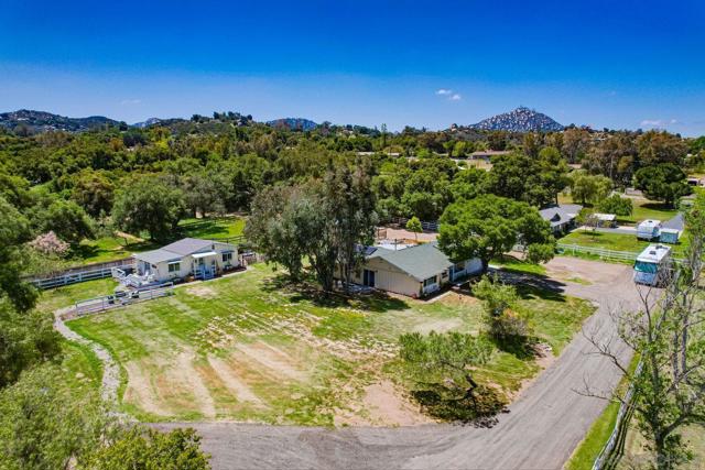 17048 Handlebar Rd, Ramona CA: https://media.crmls.org/mediaz/ced2ca2b-cf4e-4247-b7b8-1039abaa9ea6.jpg